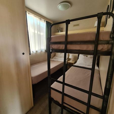 Comfortabele Familie Chalets Met Veranda Incl Airco Dichtbij Zee! Viareggio Exterior foto