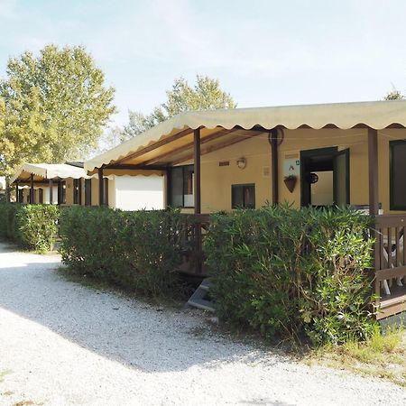 Comfortabele Familie Chalets Met Veranda Incl Airco Dichtbij Zee! Viareggio Exterior foto