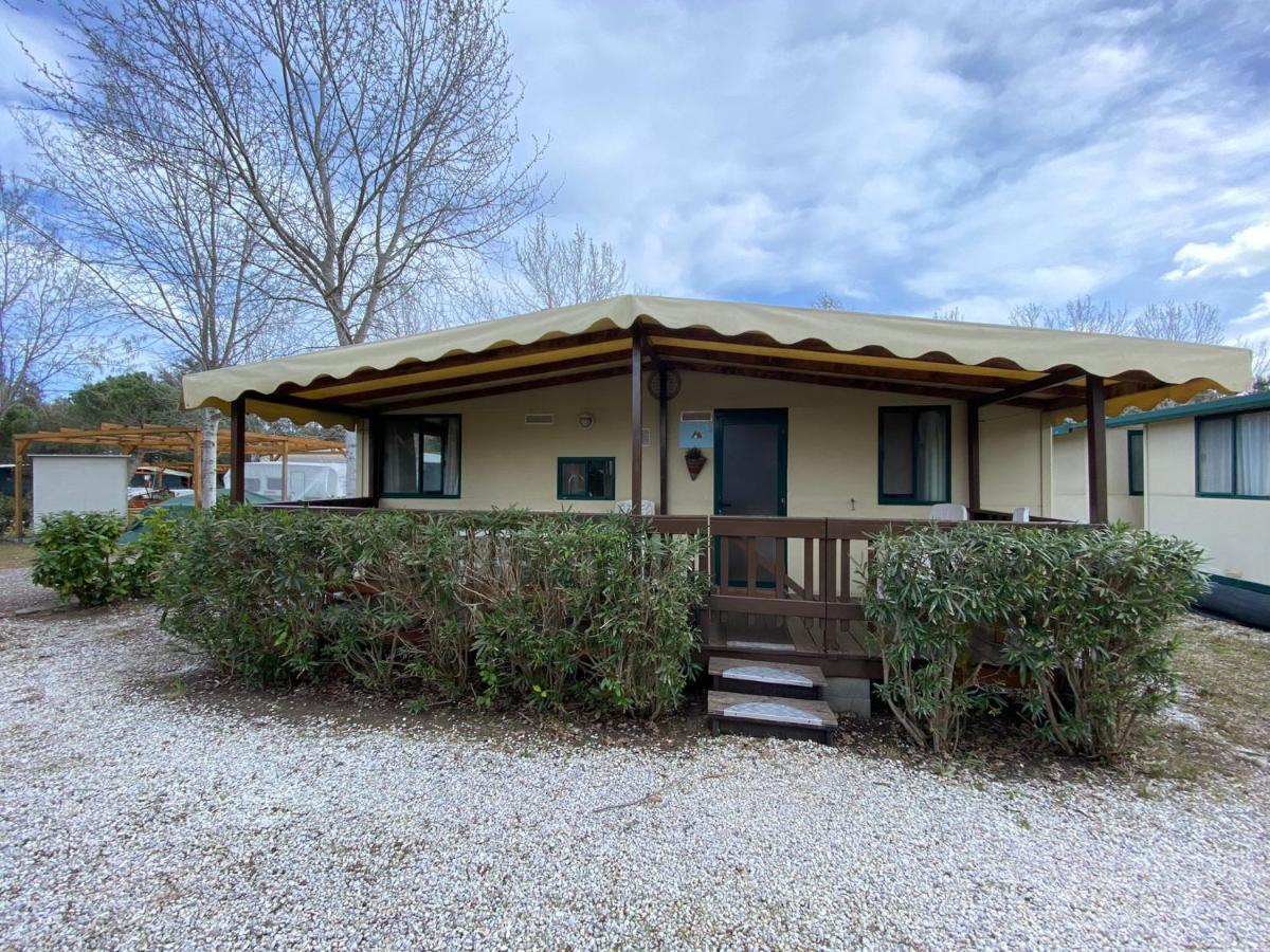 Comfortabele Familie Chalets Met Veranda Incl Airco Dichtbij Zee! Viareggio Exterior foto