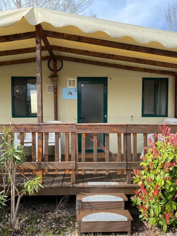 Comfortabele Familie Chalets Met Veranda Incl Airco Dichtbij Zee! Viareggio Exterior foto