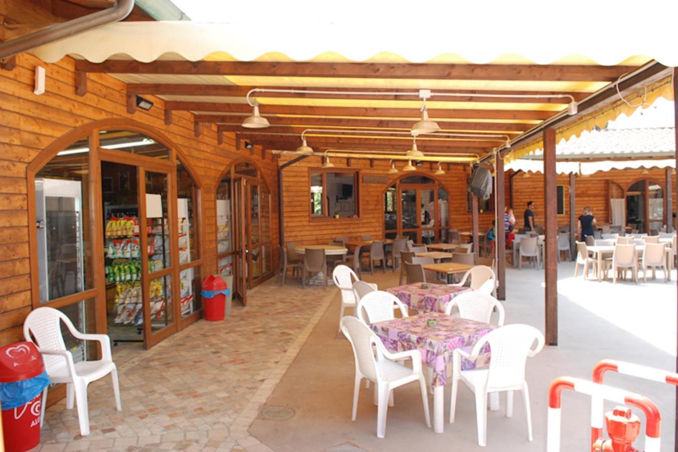 Comfortabele Familie Chalets Met Veranda Incl Airco Dichtbij Zee! Viareggio Exterior foto